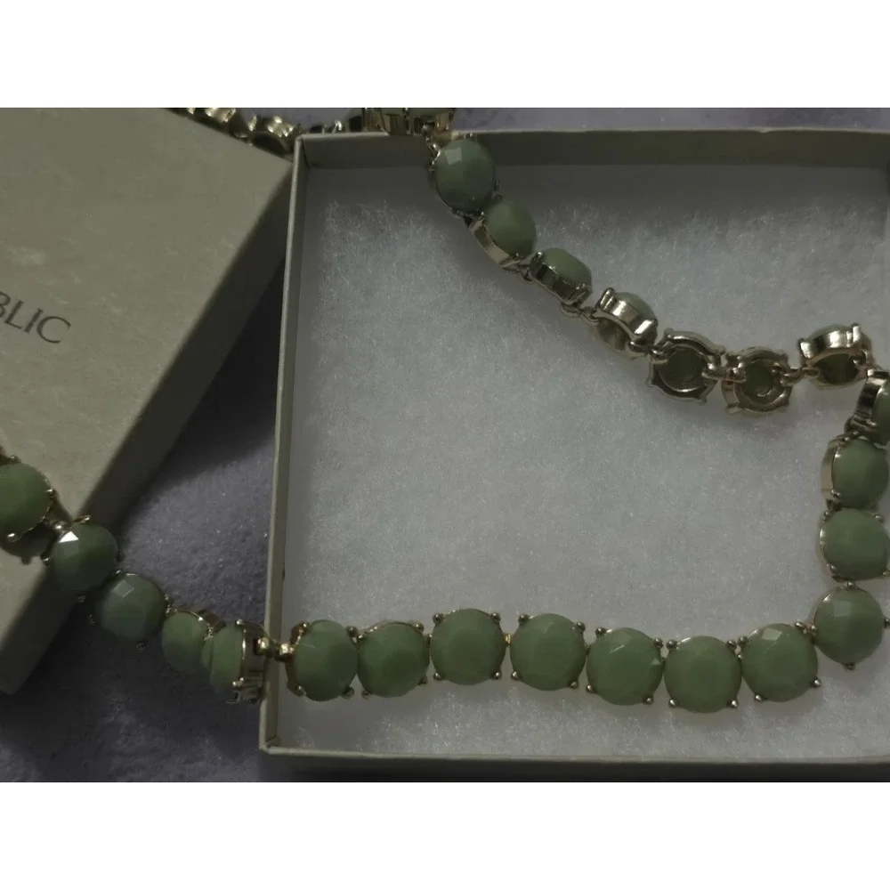 Banana Republic Necklace Gold Tone Sage Mint Green‎ Beaded with box